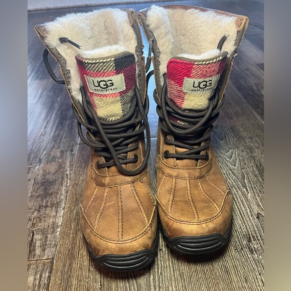 Ugg Adirondack Boots in Plaid Stout Size 5.5 - Picture 3 of 8